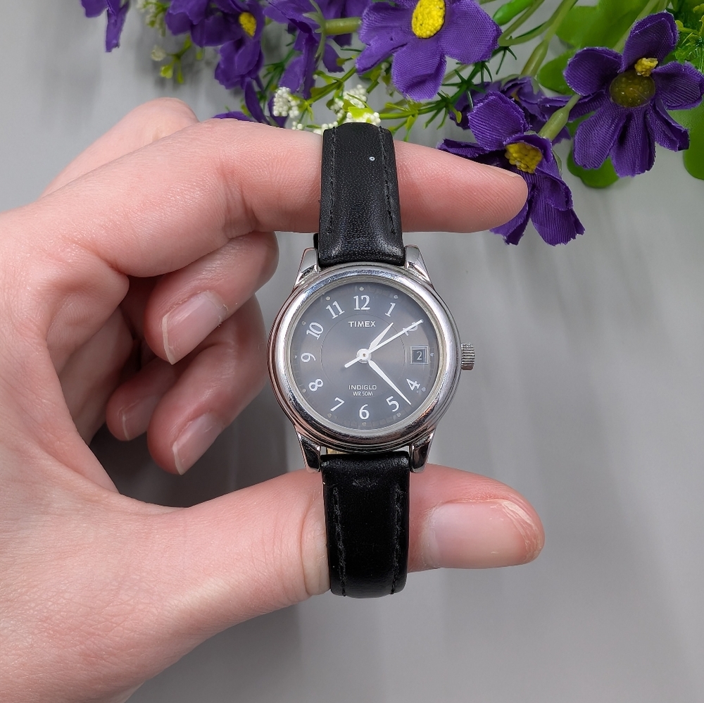 Vintage Simple And Minimalist Timex Watch With Leather Strap